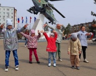 для арсеньевских ребятишек прошла детская развлекательная программа «Веселая компания»