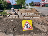 Работы по ремонту дорог и тротуаров продолжаются