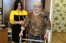 Более 8 тысяч жителей Приморья получают помощь социальных работников