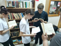 Волонтёры ДК «Прогресс» в рамках акции «Весенняя неделя добра в Приморском крае» организовали бук кроссинг.