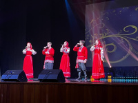 На главной сцене города прошел отчетный концерт Народного ансамбля народной песни "Калина"