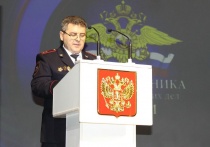В Арсеньеве поздравили сотрудников полиции с профессиональным праздником. 