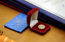 В Приморье снизили требования по стажу для присвоения звания «Ветеран труда» многодетным матерям