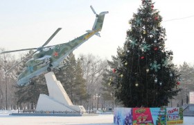 В предновогодние дни продолжается праздничное оформление центральной площади города
