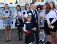 В школах Арсеньева проходят торжественные линейки, посвященные Дню знаний
