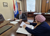 Глава Арсеньевского городского округа Сергей Сергеевич Угаров еженедельно проводит прием жителей города