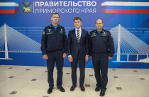 Олег Кожемяко наградил приморских военных летчиков – участников спецоперации