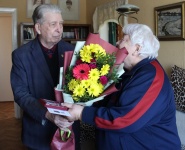 Памятные медали к 75-летию Победы вручаются ветеранам Арсеньева 