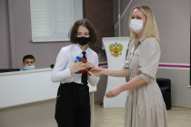 Вручение паспортов накануне Дня России