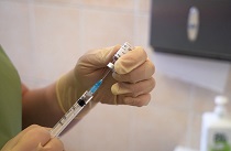 Возраст не является медотводом от прививки