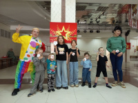  Тематическая игровая программа"«Ура, выходной! Отдыхаем всей семьей!" - для маленьких жителей города