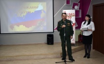 Арсеньевским школьникам торжественно вручили паспорта