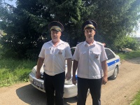 Полицейские спасли семью на пожаре