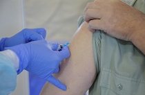 Нужно ли прививаться от COVID-19, если вирус мутирует – отвечает минздрав Приморья