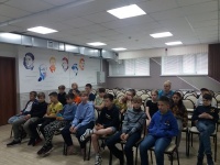 Тематический час «Давайте в жизни искать позитив»