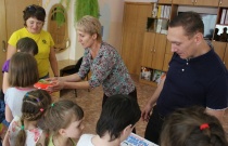 Воспитанникам «Ласточки» - подарки к празднику 