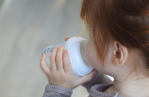 В Приморье 950 отцов получают выплаты по уходу за ребёнком до 1,5 лет