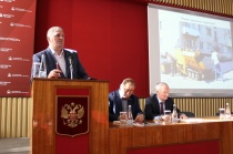 В.С.Пивень выступил перед сотрудниками ПАО ААК «ПРОГРЕСС» с ежеквартальным отчетом о промежуточных итогах работы администрации городского округа за 2019 год